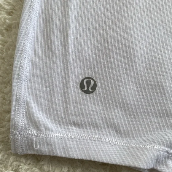 ❤️ Lululemon Long Sleeve White Stripe Shirt Size 6 - Picture 6 of 8